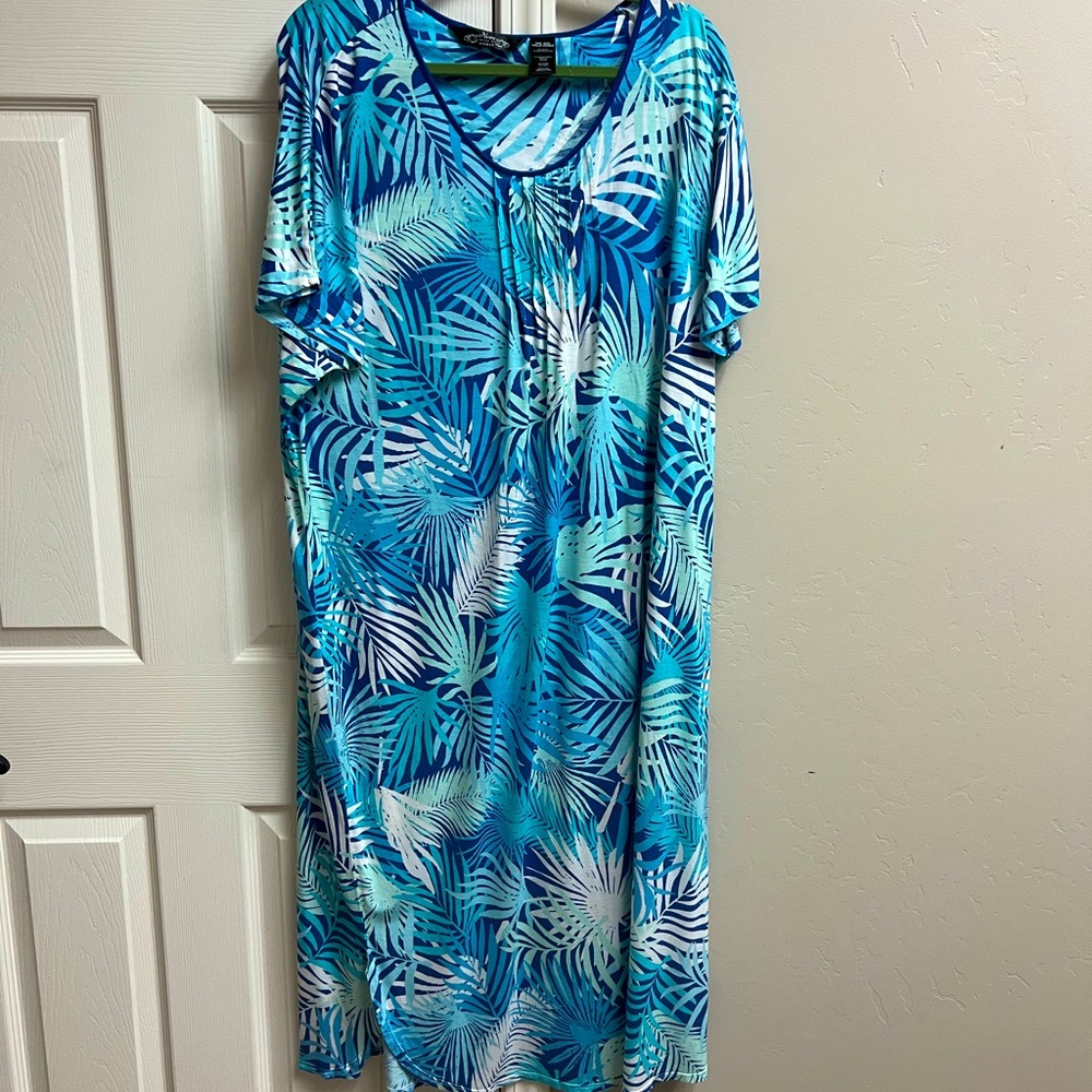 New, One size woman’s stretchy dress